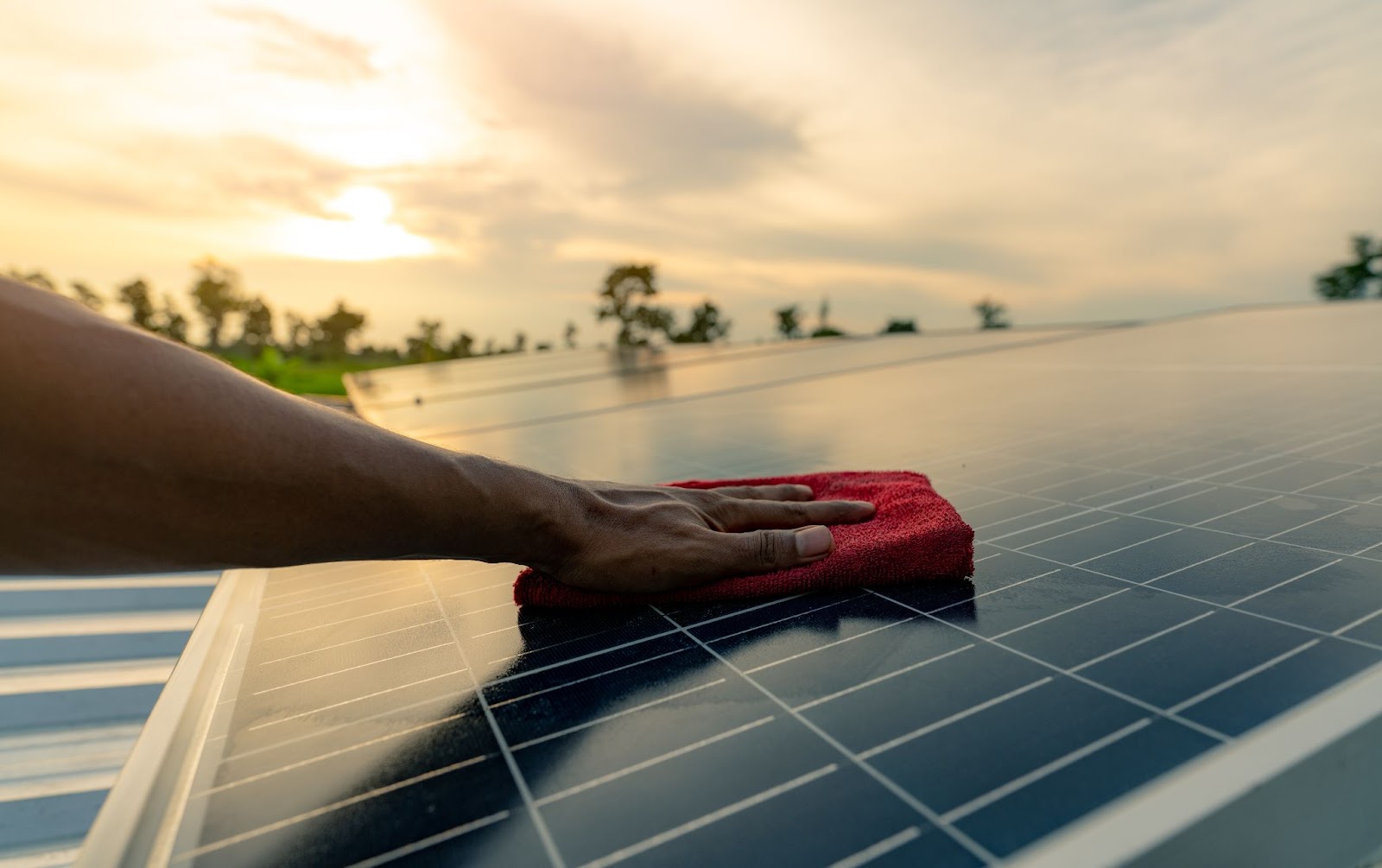 Curatarea panourilor fotovoltaice