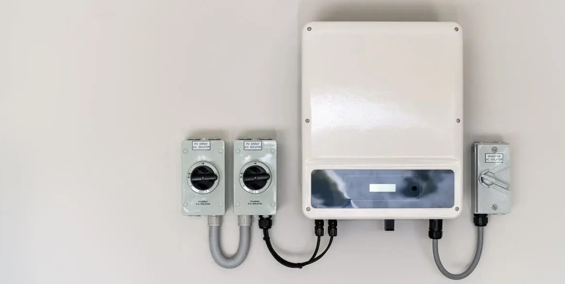 invertor montat pe perete