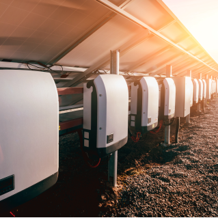 Invertoare trifazate